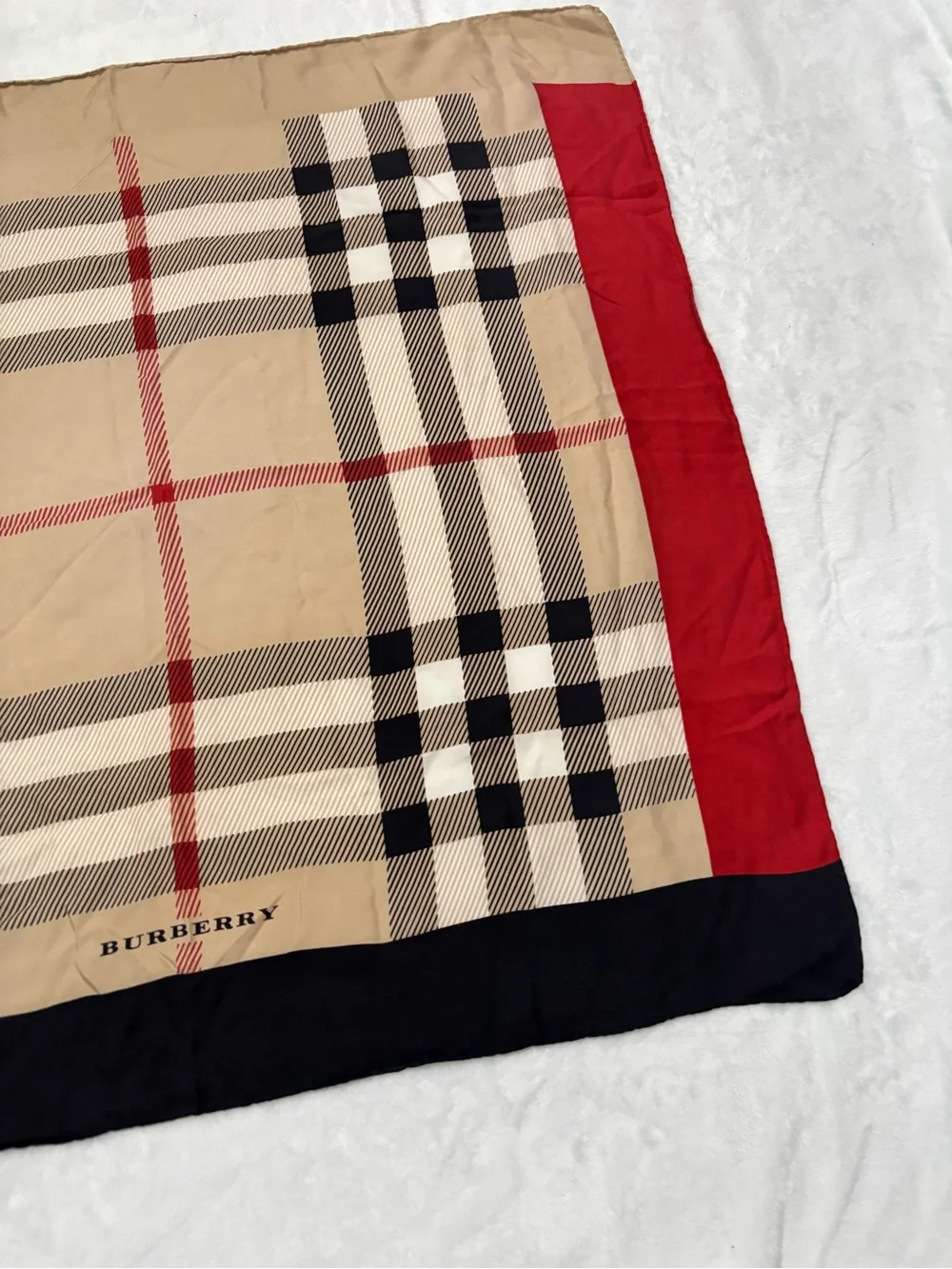 Burberry excellent pre